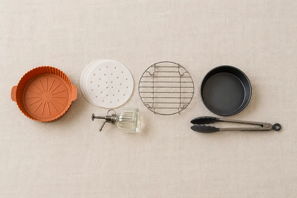 Accessoires pour airfryer : moule en silicone, papier cuisson perforé, grille, moule à gâteau, pulvérisateur d'huile et pince